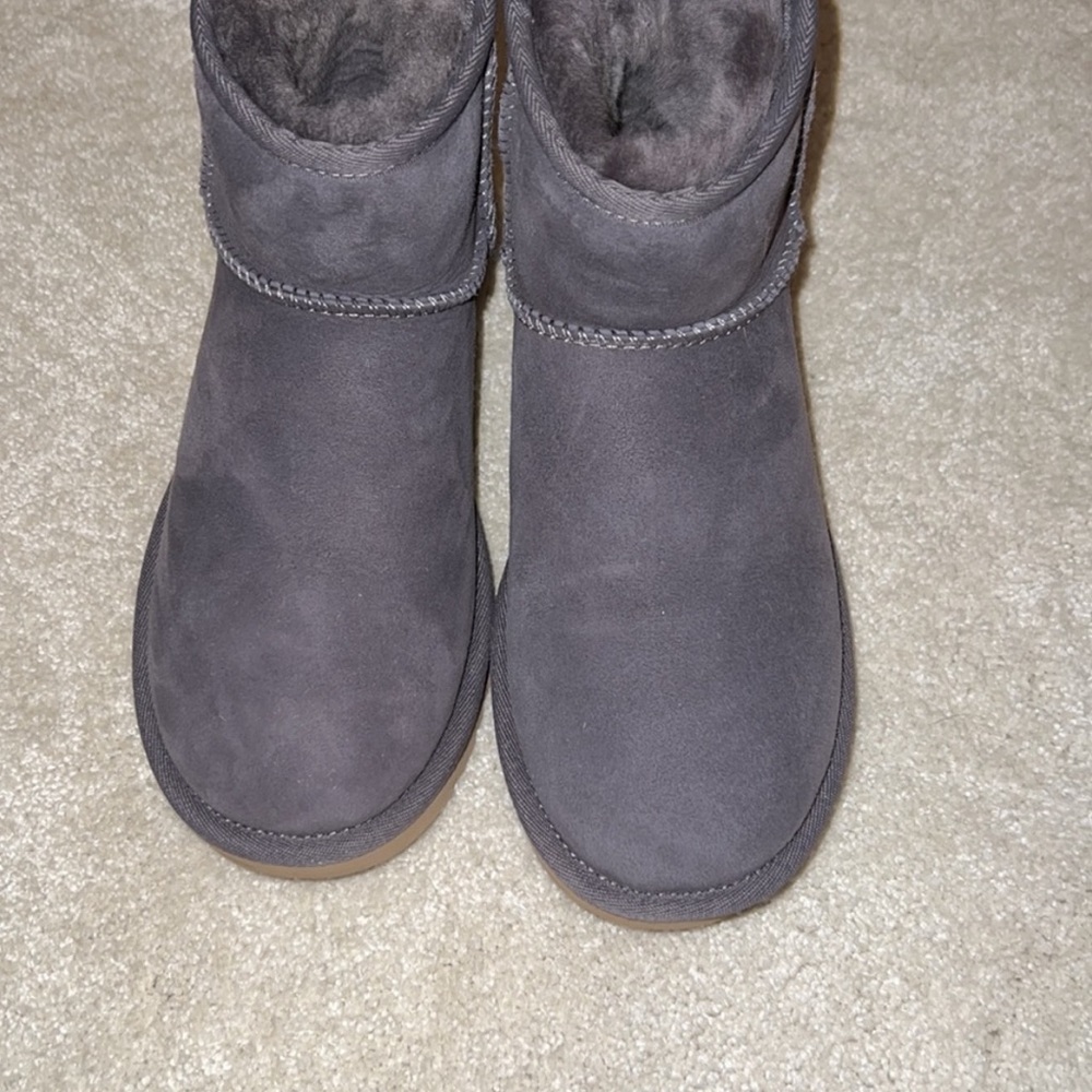 Mini Uggs - image 3
